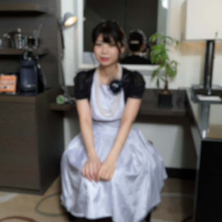 #004_AN 「結婚式帰りに大放尿」(23ページ)
お友達の結婚式に参列した後、Ekusiadの変態撮影に立ち寄