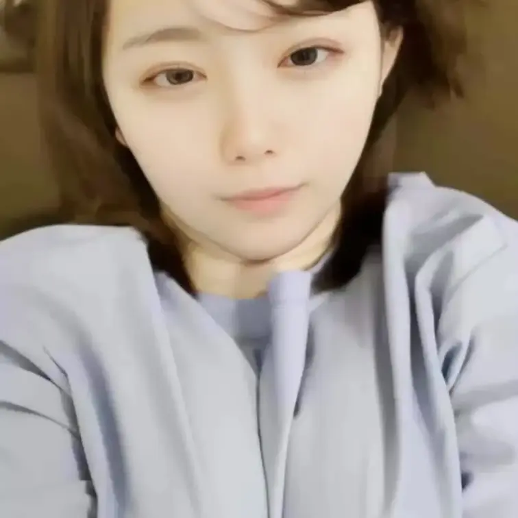 右上のいいねを押してから見てね💛

みさとを上から押し倒したときの目線✨
恥ずかしがっても許してね…！
