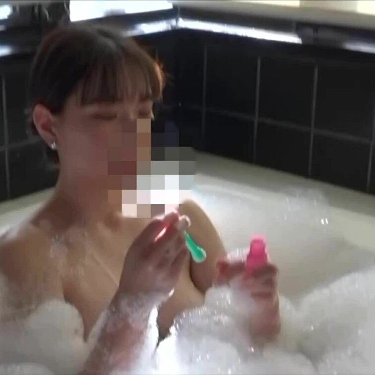 【個人撮影】Hカップ爆乳大学生 みな 
エロイプしてくれたみなちゃんと実際に会ってハメ撮りしました！
Hカップの爆乳