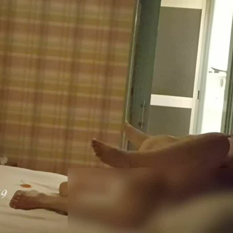 やっぱりおもちゃとは一際違う挿入
潮吹きすぎてすっきりした性欲尽きない奥さん26

おもちゃシリーズも終わって挿入