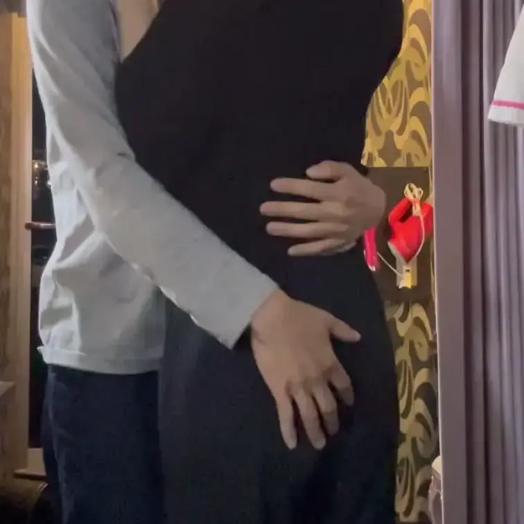 ハメ撮り依頼して協力してくれたエッチなおねーさん❤️
呼人がやる気満々だったがおねーさんの方がグチョグチョでやる気満々