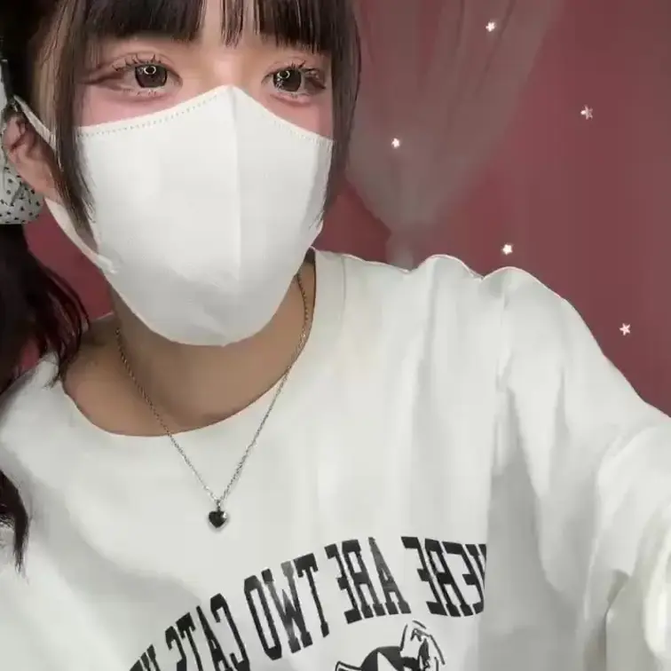 【みれい 20 歳】

みれいさんのライブ配信動画です
生ライブ配信だと、1 回の有料配信を視聴すると、おおよそ平