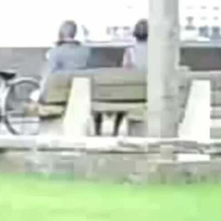この動画は友達の友達に貸出された時の動画で本当はおじ様のすぐ後ろを歩くように言われたのですが勇気がありませんでした💦