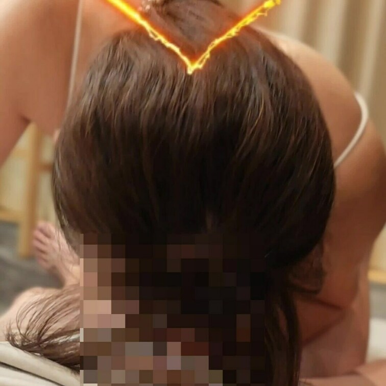 セクシーなＴバックを履いたままのSEXです
肉棒を美味しそうに頬張り、ギンギンになったあとはTバックをずらして迎え入れ
