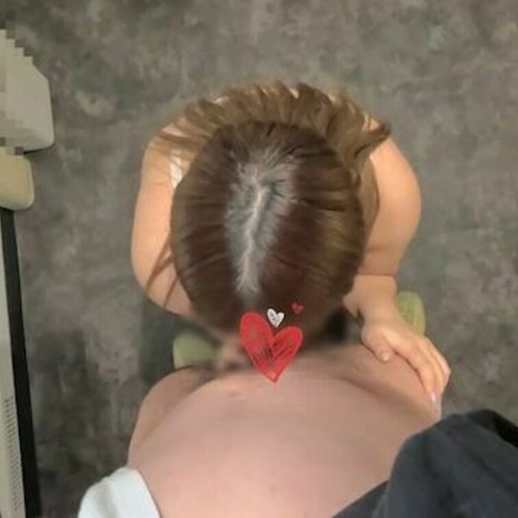本日公開!!
スーパーでナンパした人妻をトイOに連れ込んでフェラしてもらいましたw