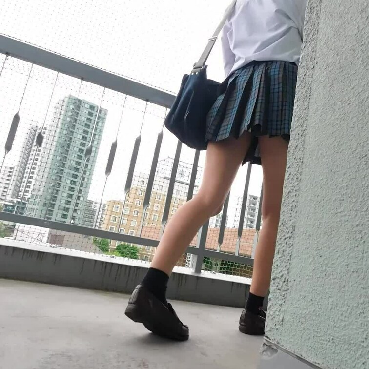 無料サンプル 長身美脚青チェJ.K○○○のパンチラ

本編はこちら
（1）階段ローアングル編
https://m