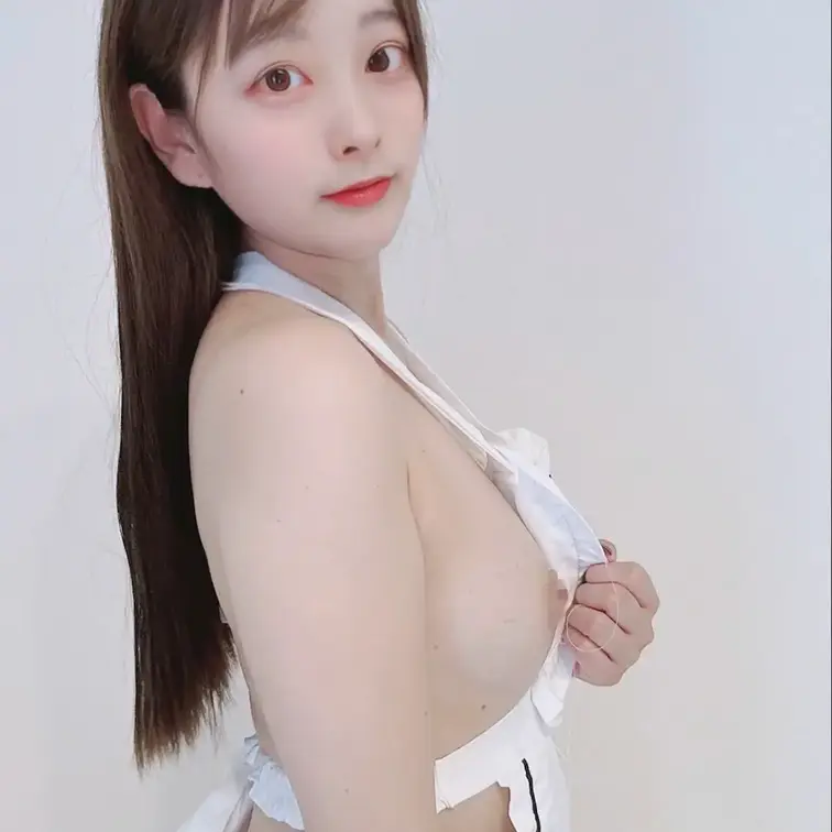 裸エプロンだよー🥰

次は何着て欲しいかコメントしてね！！