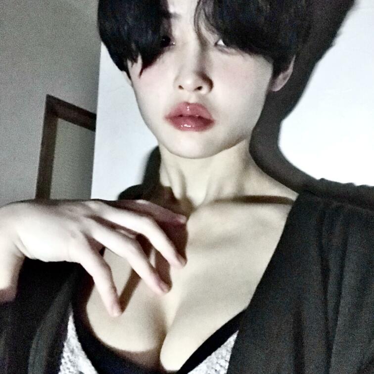 1枚のお写真
顔出し投稿初めてだっけ、？(笑)

TMI(Too Much Information)ですがｵﾄの名