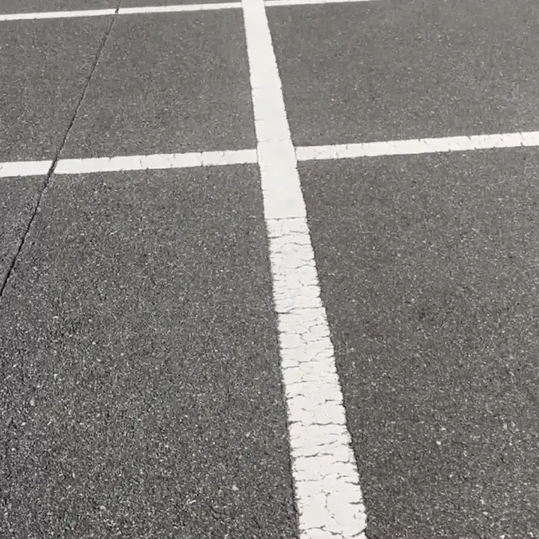 駐車場で潮吹きオナニーしちゃった♥