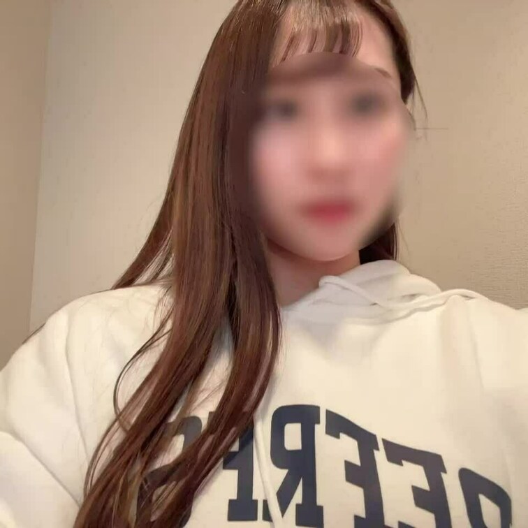 顔のモザイク薄いかな？💦

濃いおしっこがでたよ🫣