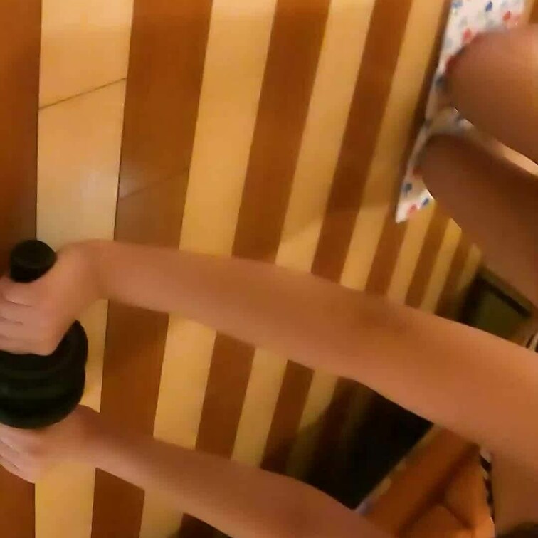 膝つき腹筋ローラーチャレンジ