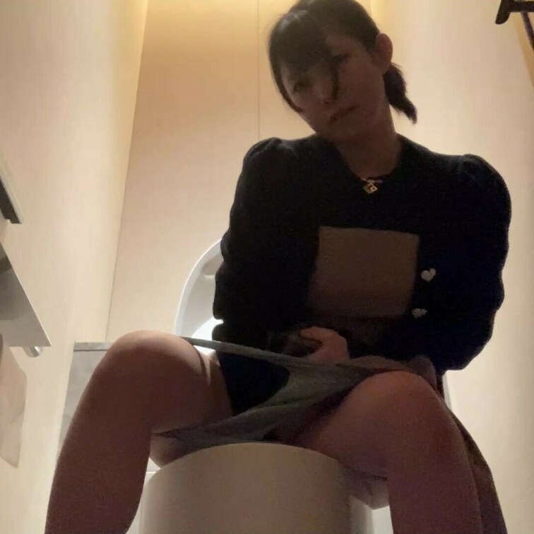 ⚠️【豪華VIP見放題∞】に含まれています。
おしっこ集です。お尻側からの撮影、洋式に座っておしっこ等を収録しています