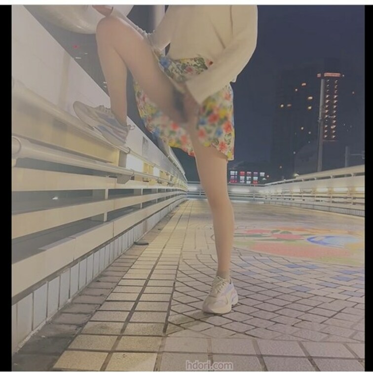 橋で露出プレイしてきました