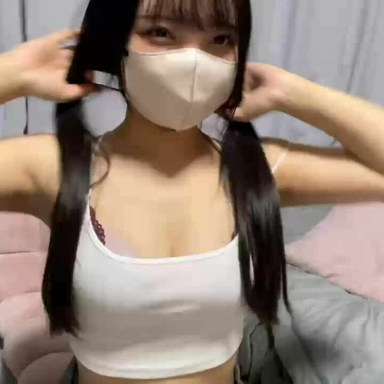 【なゆ 18 歳】

なゆさんのライブ配信動画です
生配信 だと、1 回の有料配信を視聴すると、おおよそ平均 5,