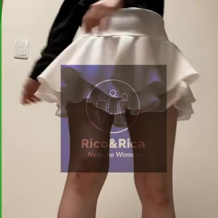 【梨夏】アマプレ♪
クリスマスプレゼントと頂いたスカートとTバックw
さっそく着用してのお礼動画撮影...その②(笑)
