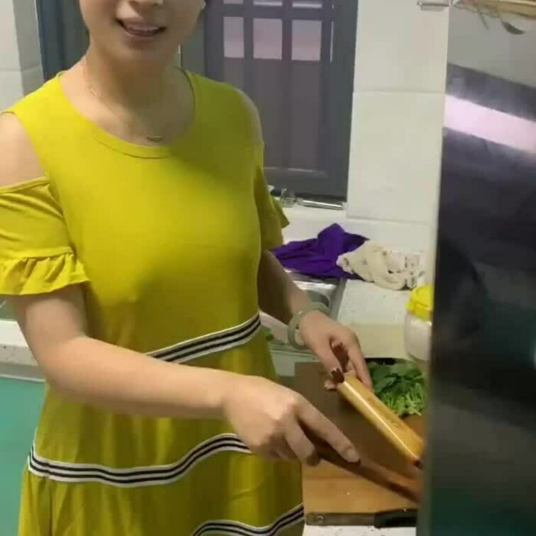 エビがぷりぷりでいい色に仕上がった～🥘🌸
シンプルな料理が一番おいしいよね🍴✨