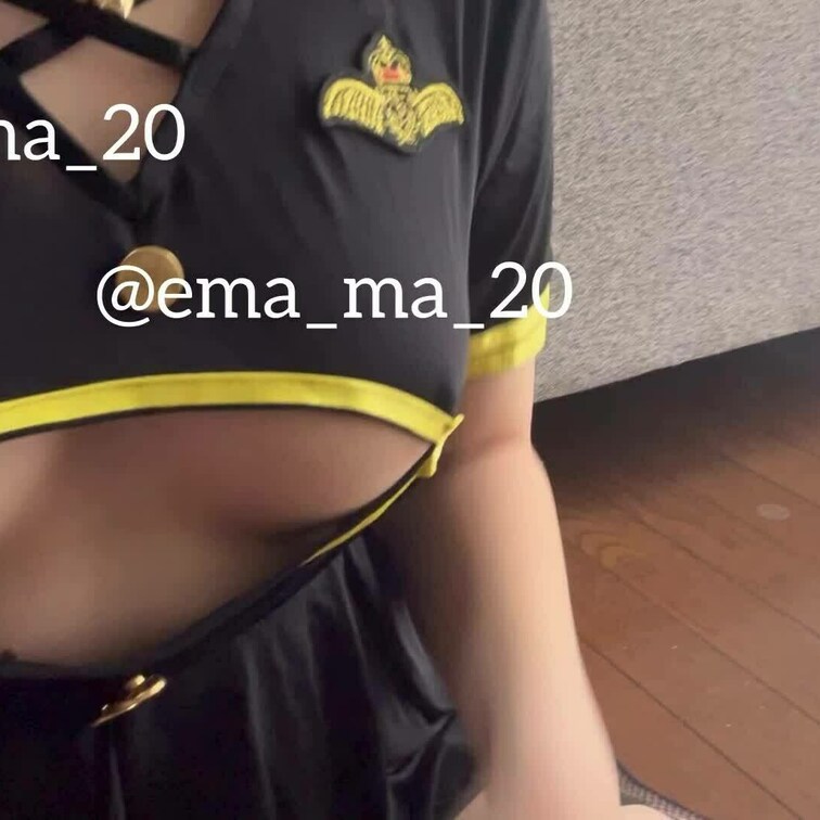 えちえちなコスプレ！！
実家のリビングでやちゃた💕︎💕︎