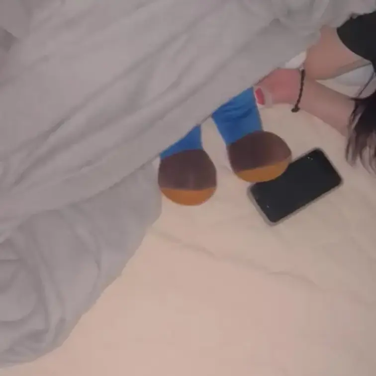 宅飲み酔い潰れたRちゃん
乳首だけ拝見させていただきました💦