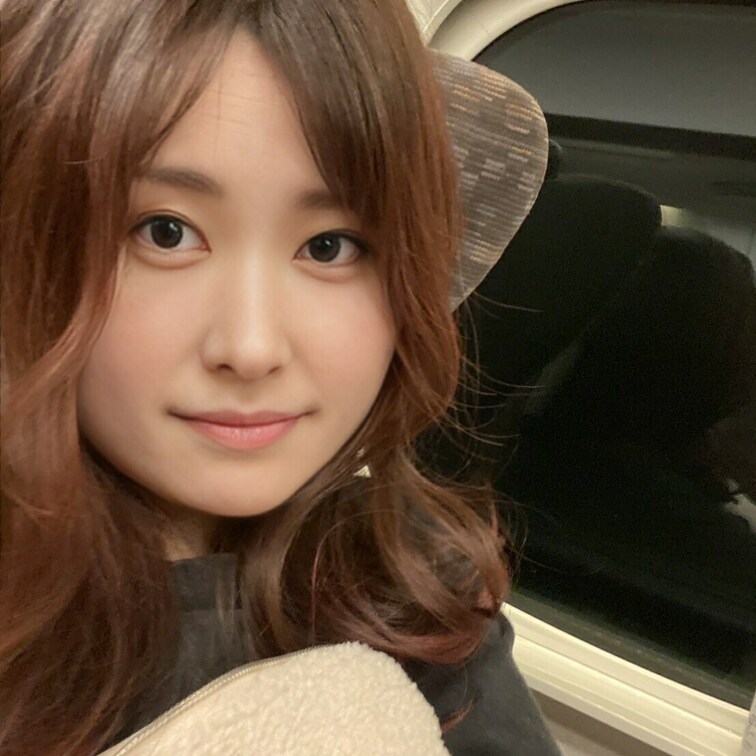 新幹線で今日までお買い物にいきました😌❤️
すこし、ムラムラしてトイレでちょっとだけしました。

隣のおじさんもム