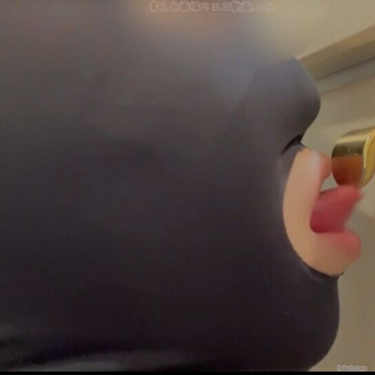 ちょっと元気なくなってるドアノブを疑似フェラしました
