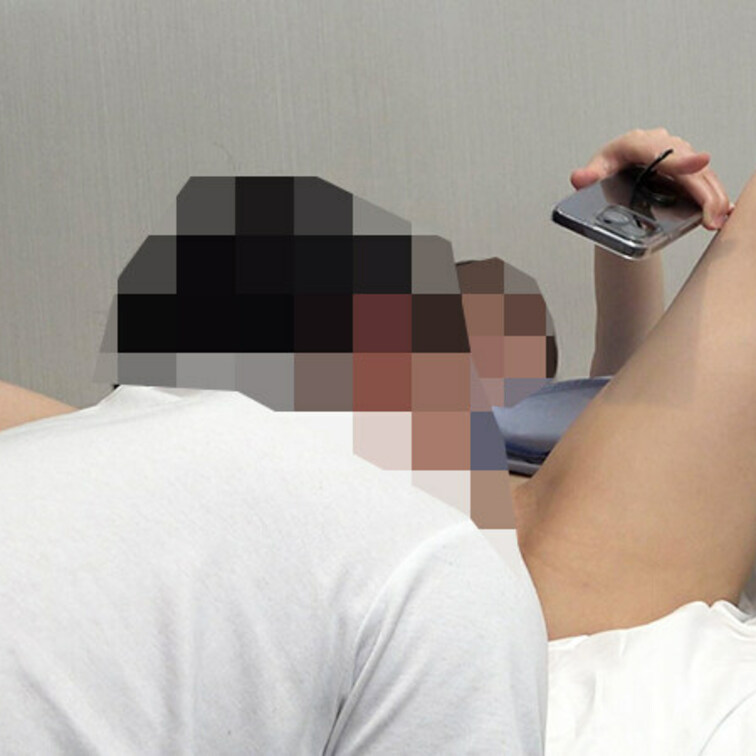 あかりちゃん

クリトリスを舐めるとマン汁があふれ出す