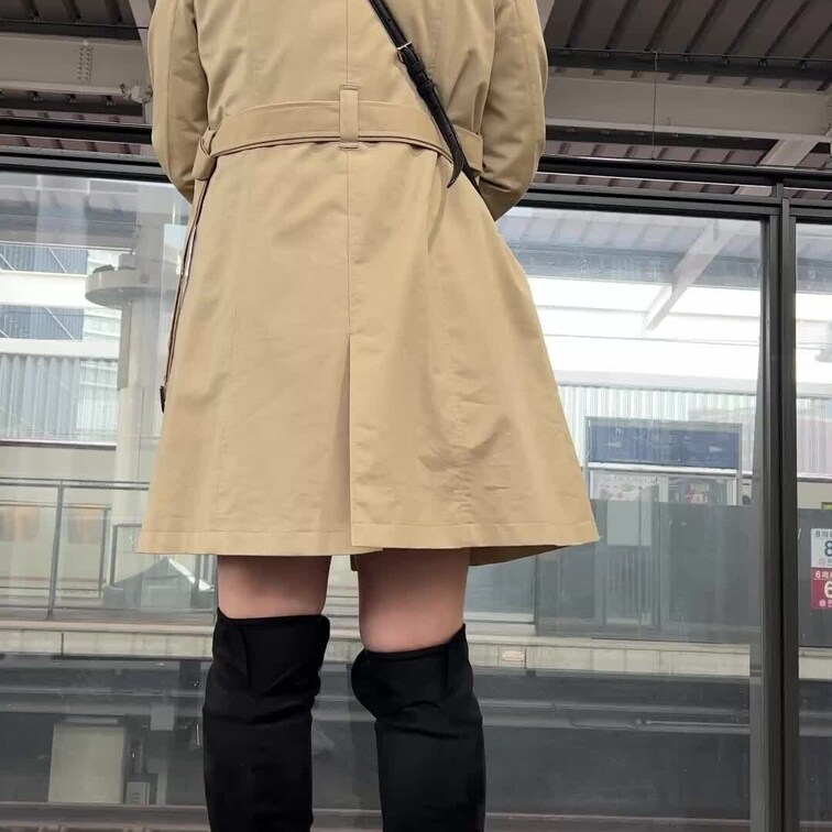 後ろに並んでる男達が息を呑んだ瞬間

ブーツの先の汚れが気になった奥さん
さすがに天然がすぎる