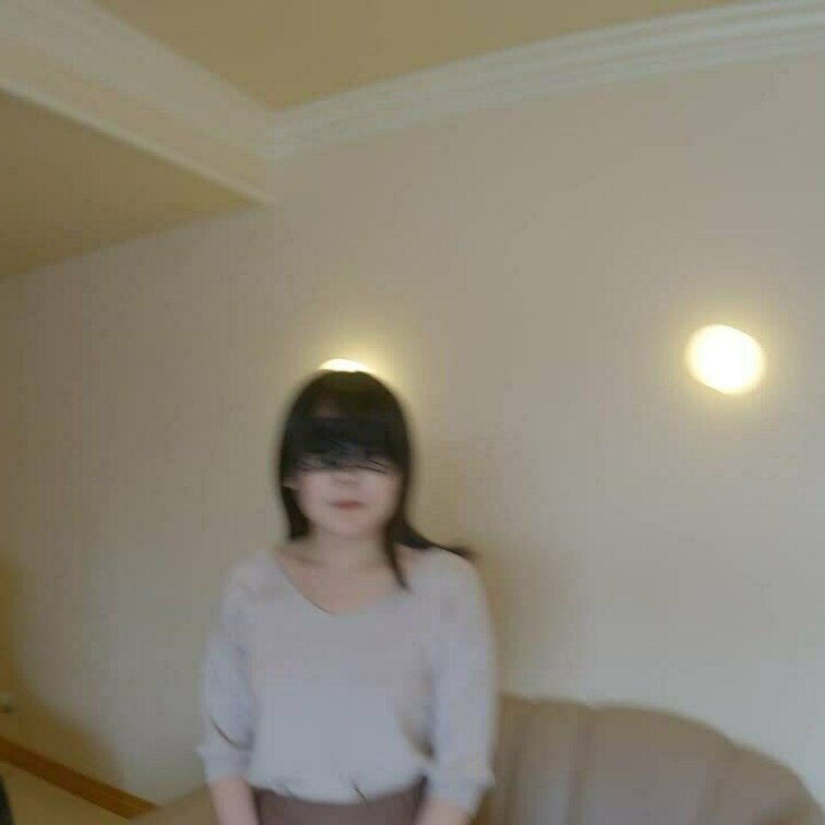 人妻の「みか」ちゃんにフェラで抜いてもらいました。
とにかく舐めるのが好きみたいで舌で遊ばれました・・・