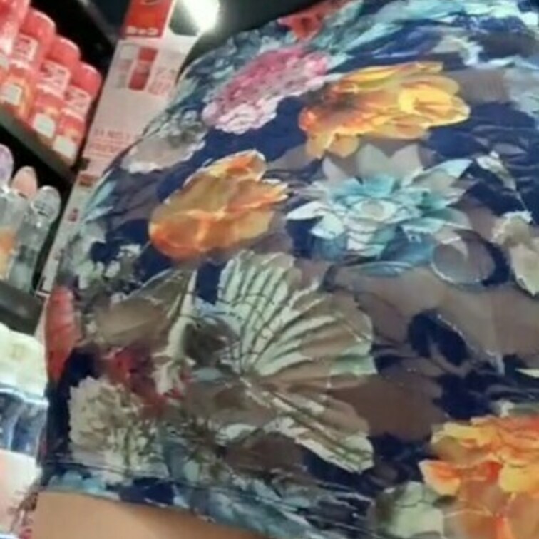 アダルトショップで露出
谷間見せつけと透け透けタイトミニスカート
チカンしてくれる人を待つ
動画もご覧下さい！