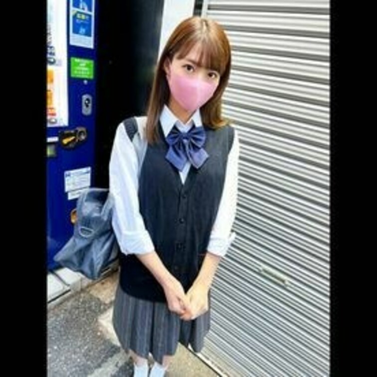 一発目は、飛びっきりの飛びっきりに可愛い子です。
一見、こんなことをやらなそうな都内の制服の女の子。

ちょっと人