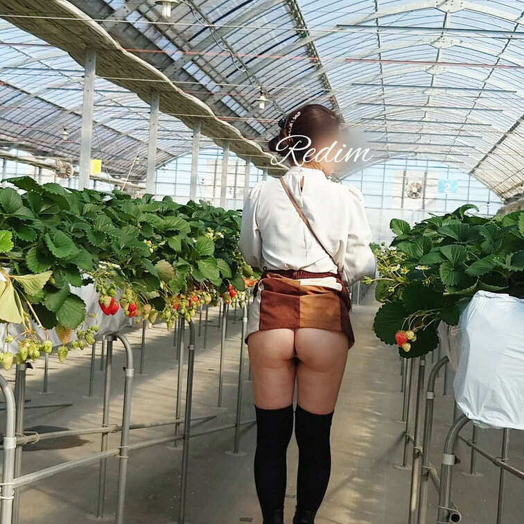 先日いちご狩りに行ってきました♪
大きくて甘くて美味しかったですよ＼(^o^)／

もう一回くらいいちご狩り行ける