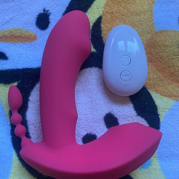 装着型の吸引バイブ
これ、今まで使っている装着型で1番良いです。
色々使って来ましたが、挿入装着して吸引&バイブ、5