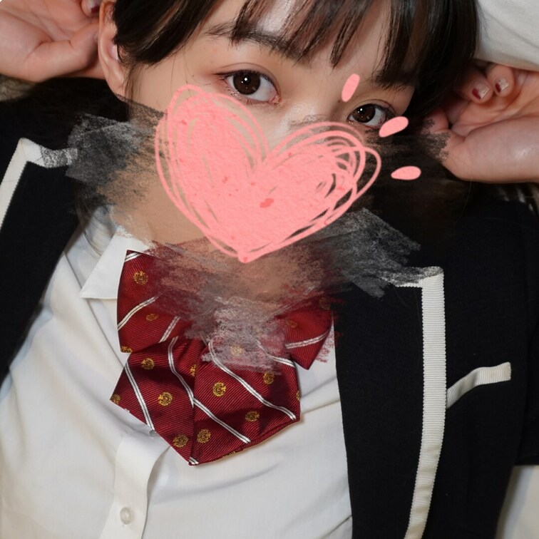 今回【えっちなバイト】に応募してきた黒瀬さん（25）
歌手のあいみ〇んに似たアンニュイな雰囲気漂う女性です。どちらかと
