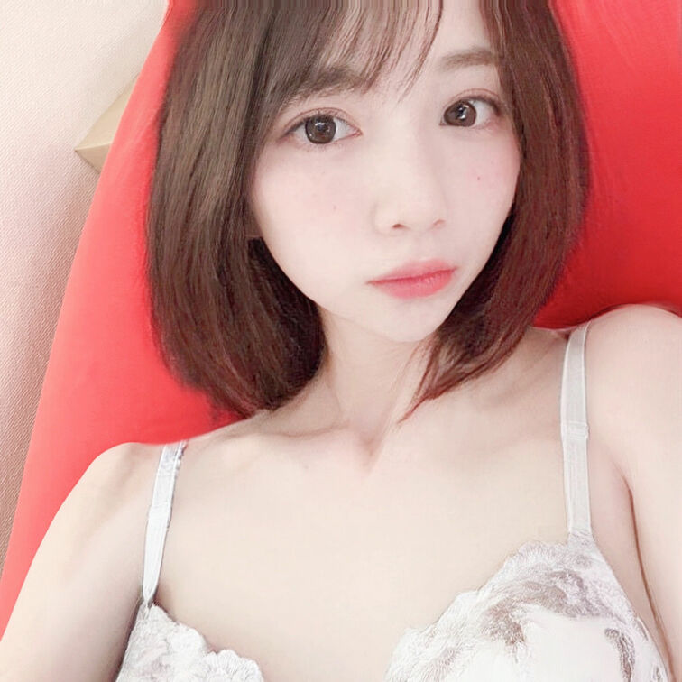 最近テレワークばっかりだからブラジャーつけてないw
