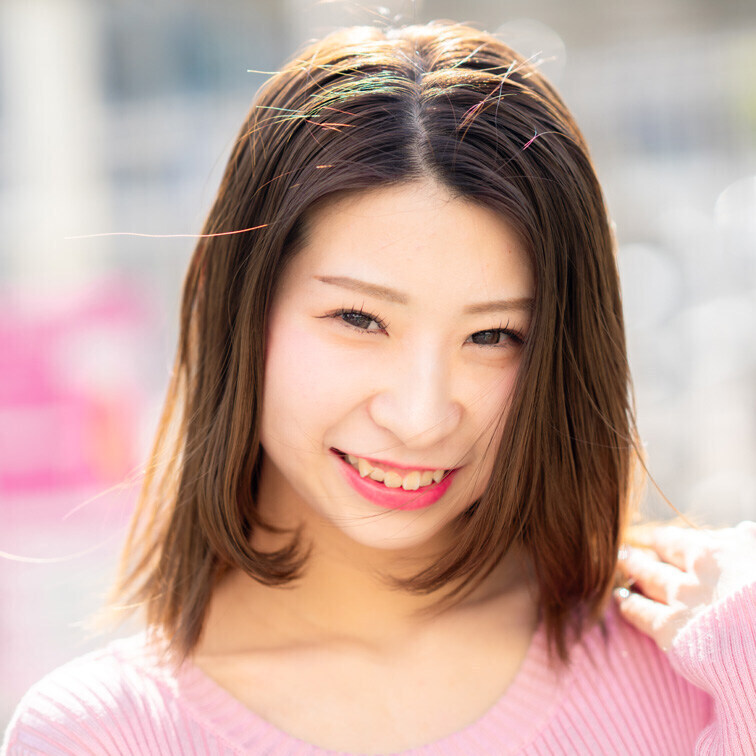 見た目は品行方正なお嬢様系ＯＬがＡＶに？！

「目の前でオナニー…えーっ！恥ずかしい(-_-;)」
見た目は品行方