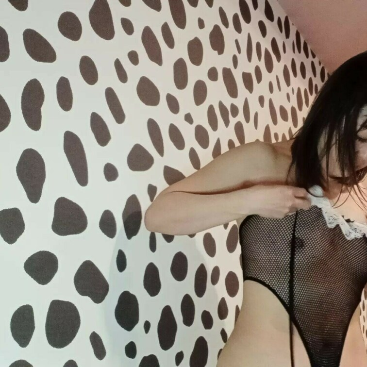 【お着替え動画】
サルートの下着を脱いで
セクシーレオタードに着替えます

アミアミのレオタードは
ほぼ丸見え