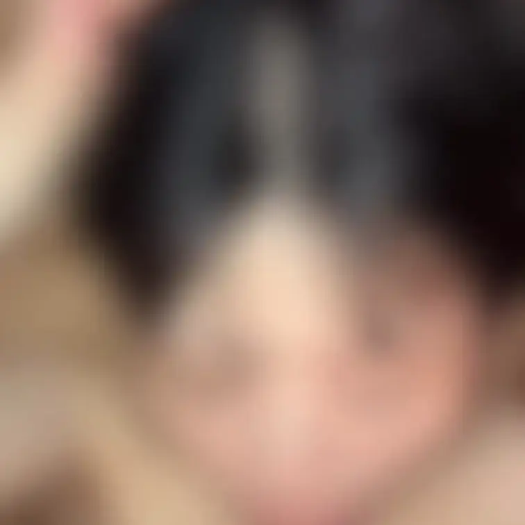 喉奥まで突いていただきながら苦しくて興奮する私。
顔に跨られながらのご奉仕が好き☺️