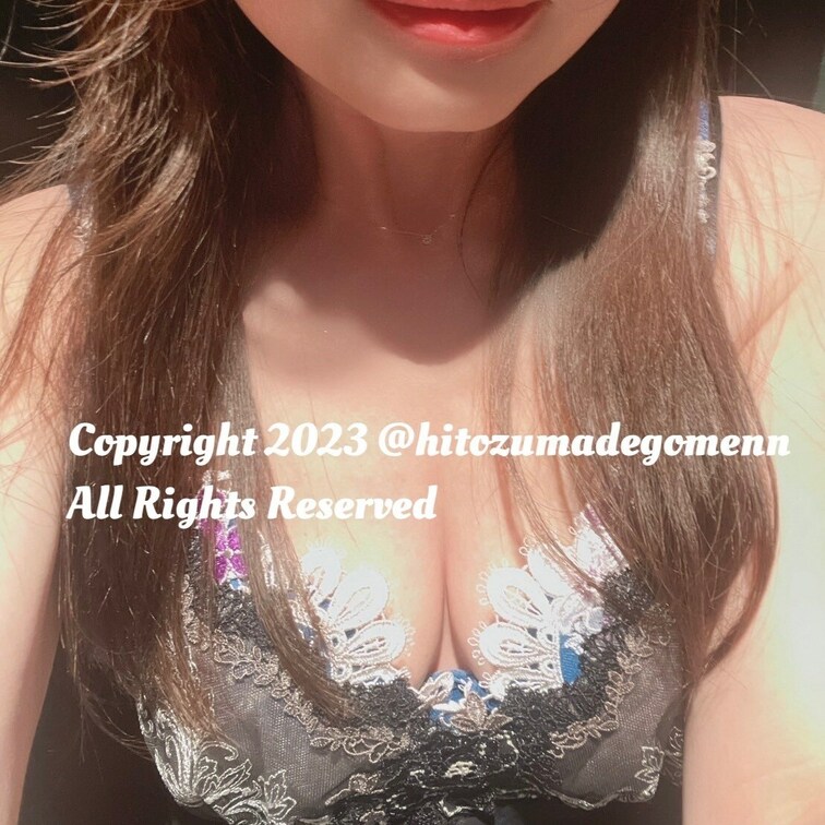 先週末久しぶりに帰省してた学生時代のお友達と飲みに行った時にBARの🚺でこっそり自撮り😎
ほろ○○○い加減と照明がエ
