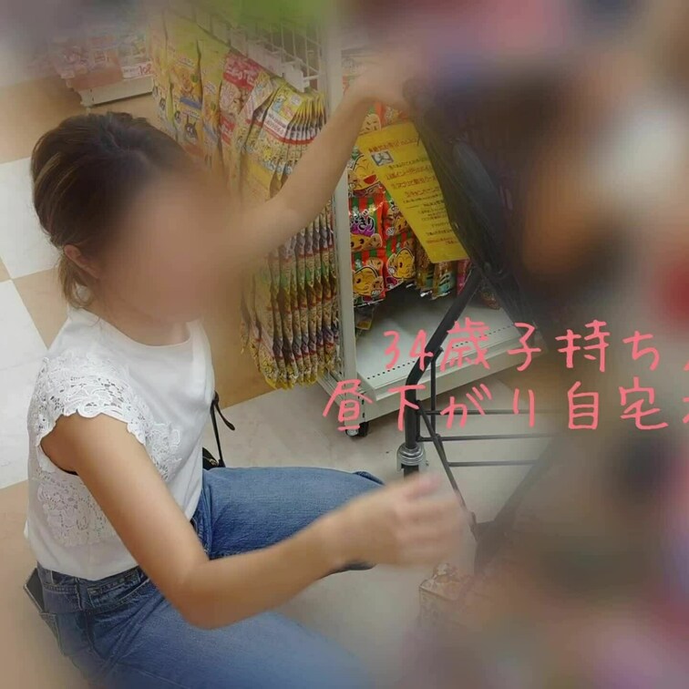 ○○○と旦那を送り出し自宅で1人オナニーに耽る人妻
