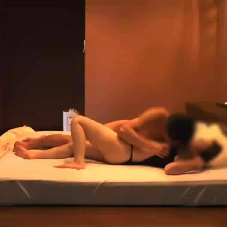 新シリーズ始まります。
妻を単独男性に貸出しした時の様子です。
妻にビデオカメラを持たせて撮影しております。