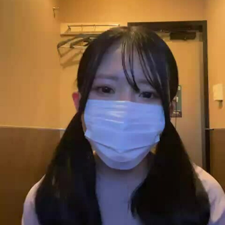 【あや 20 歳】

あやさんのライブ配信動画です
生配信 だと、1 回の有料配信を視聴すると、おおよそ平均 5,