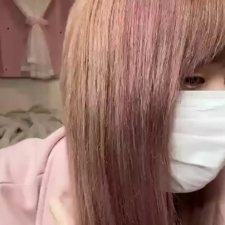 【みれい 20 歳】

みれいさんのライブ配信動画です
生ライブ配信だと、1 回の有料配信を視聴すると、おおよそ平
