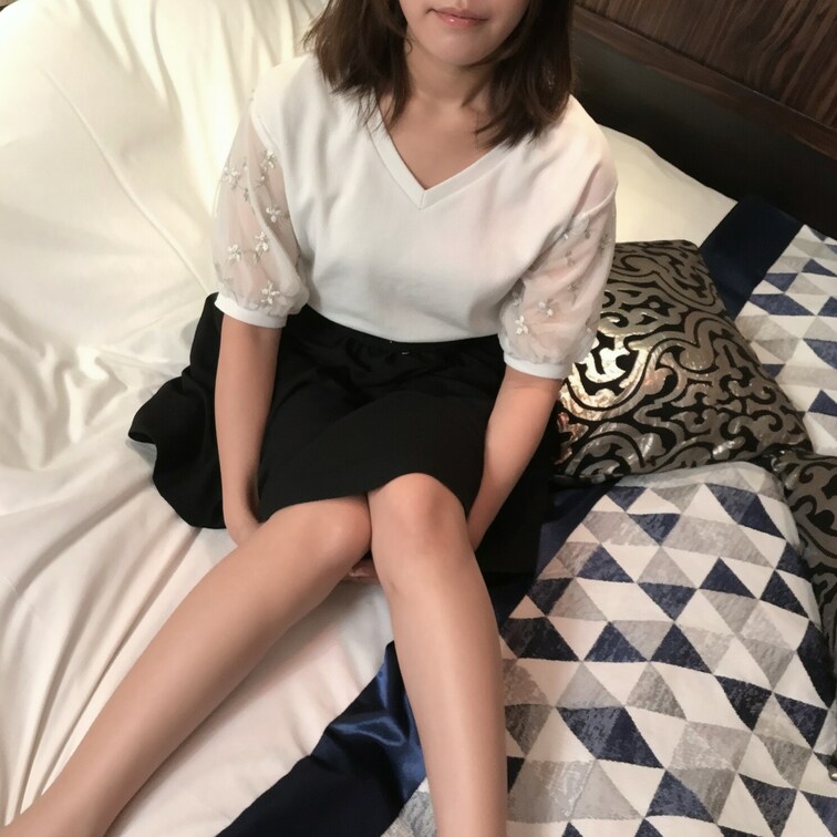 細身な美脚キャバ嬢
洗面所で鏡に映したらま〇こ締めてきた