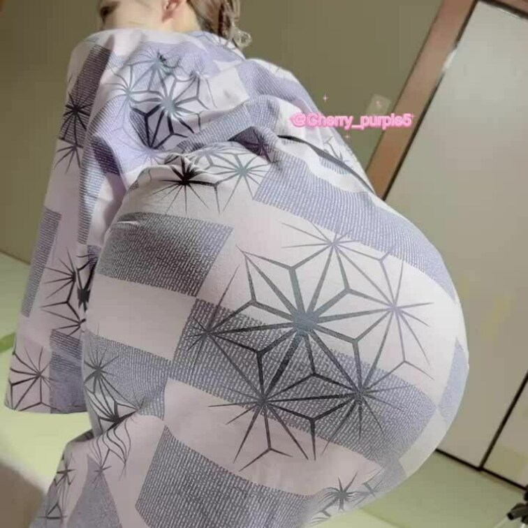 おはよおはよ！

どう？デカ尻🍑

おなら出ちゃった笑