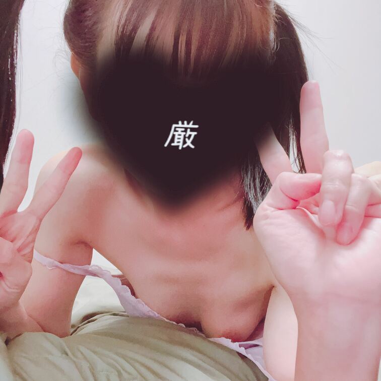 ツインテールで下着姿
