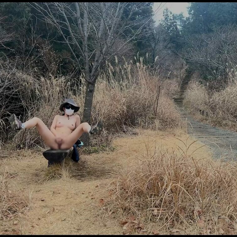 山で野外露出オナニーしてきました
好きな野外オナニーがあったらコメントでお知らせください。