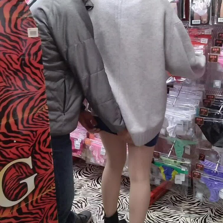 アダショでエロ仲間のKさんと買い物&痴◯をして遊んだ時の様子をご覧下さい。