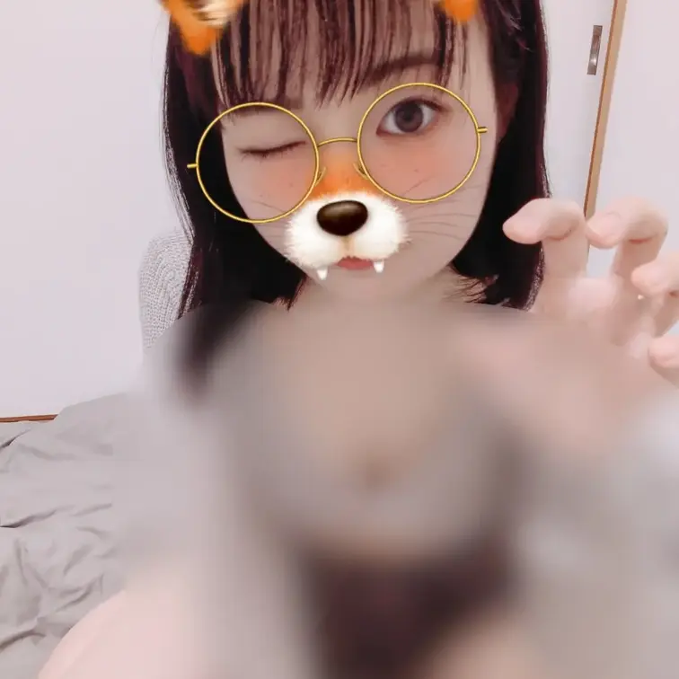 よるほーほー🦉
今日もお疲れ様🌟

写真は「がおー！たべちゃうぞー！」な私🦊
ミニスカやニット姿がすきなひとに見