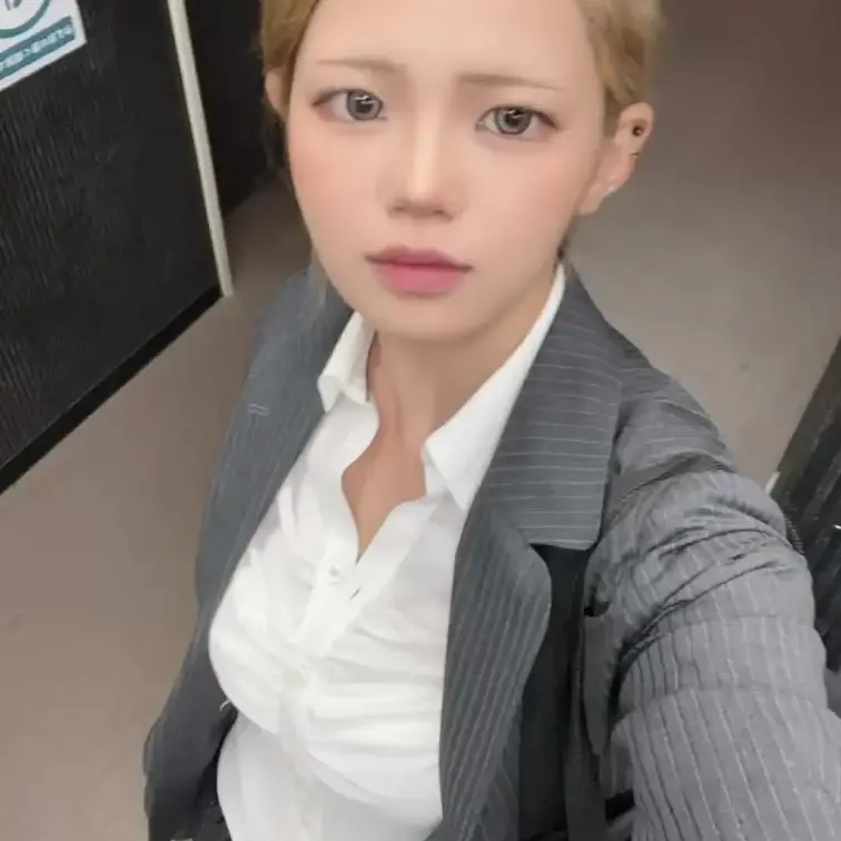 珍しくスーツ姿MV撮影だよ〜