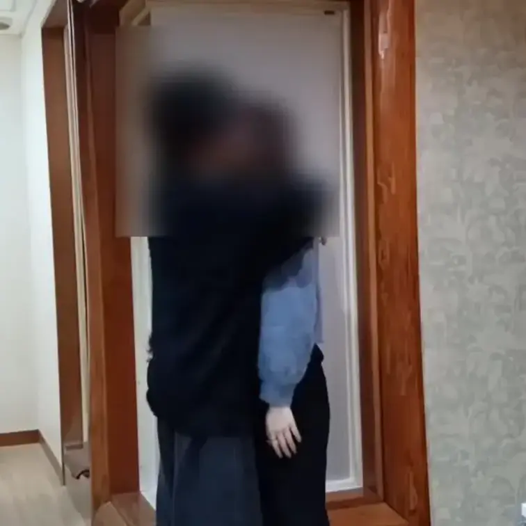 イチャイチャから羞恥攻めでふにゃふにゃ

キスだけで力抜けて崩れる、超敏感イキすぎバーテンダー1-5

チューす