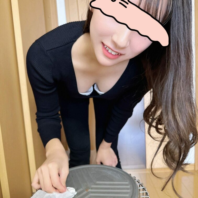 ストーブもらったからお掃除したよー！

かなのえっちな写真や動画たくさん投稿してるから見に来てね🫣